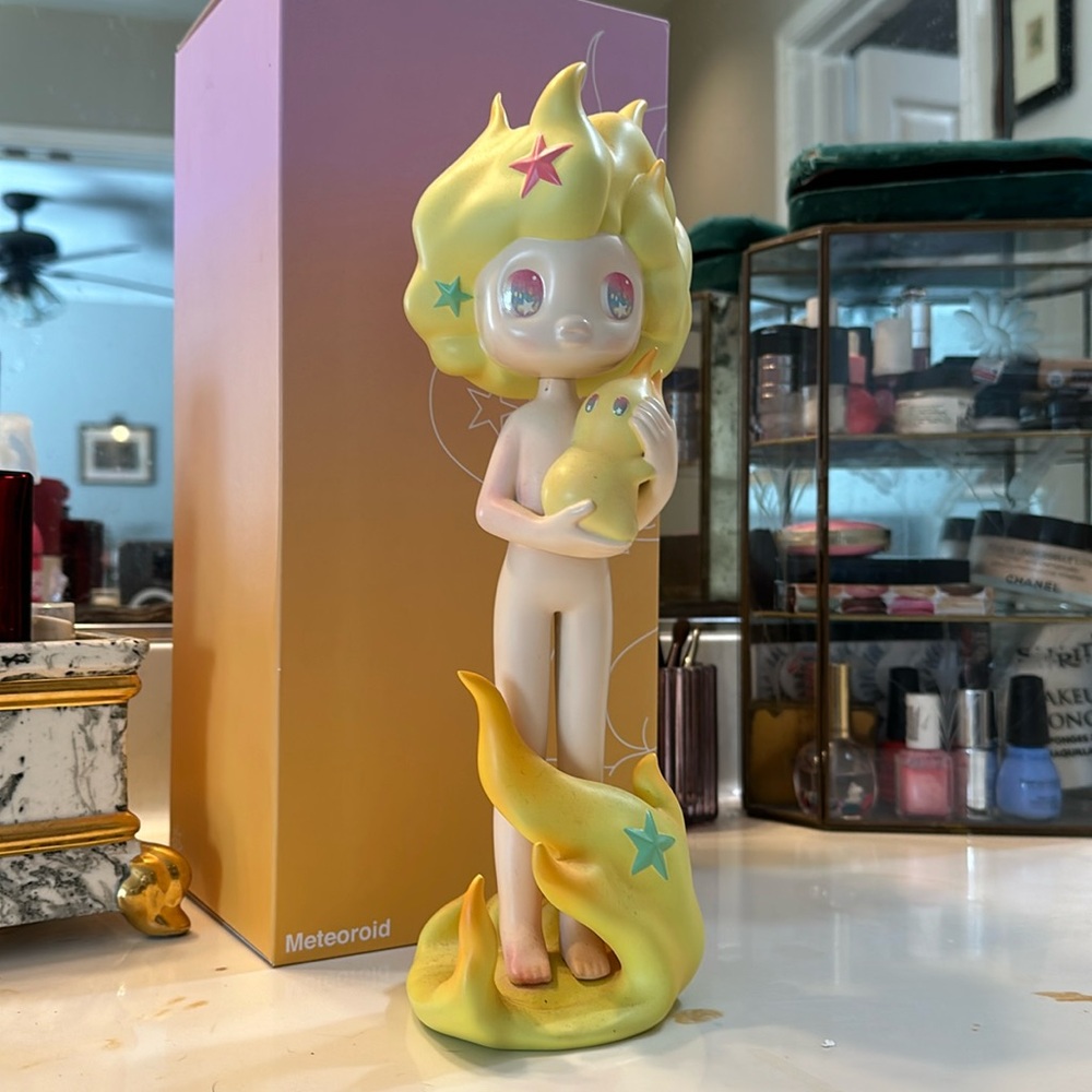 SO YOUN LEE METEROID STATUE
